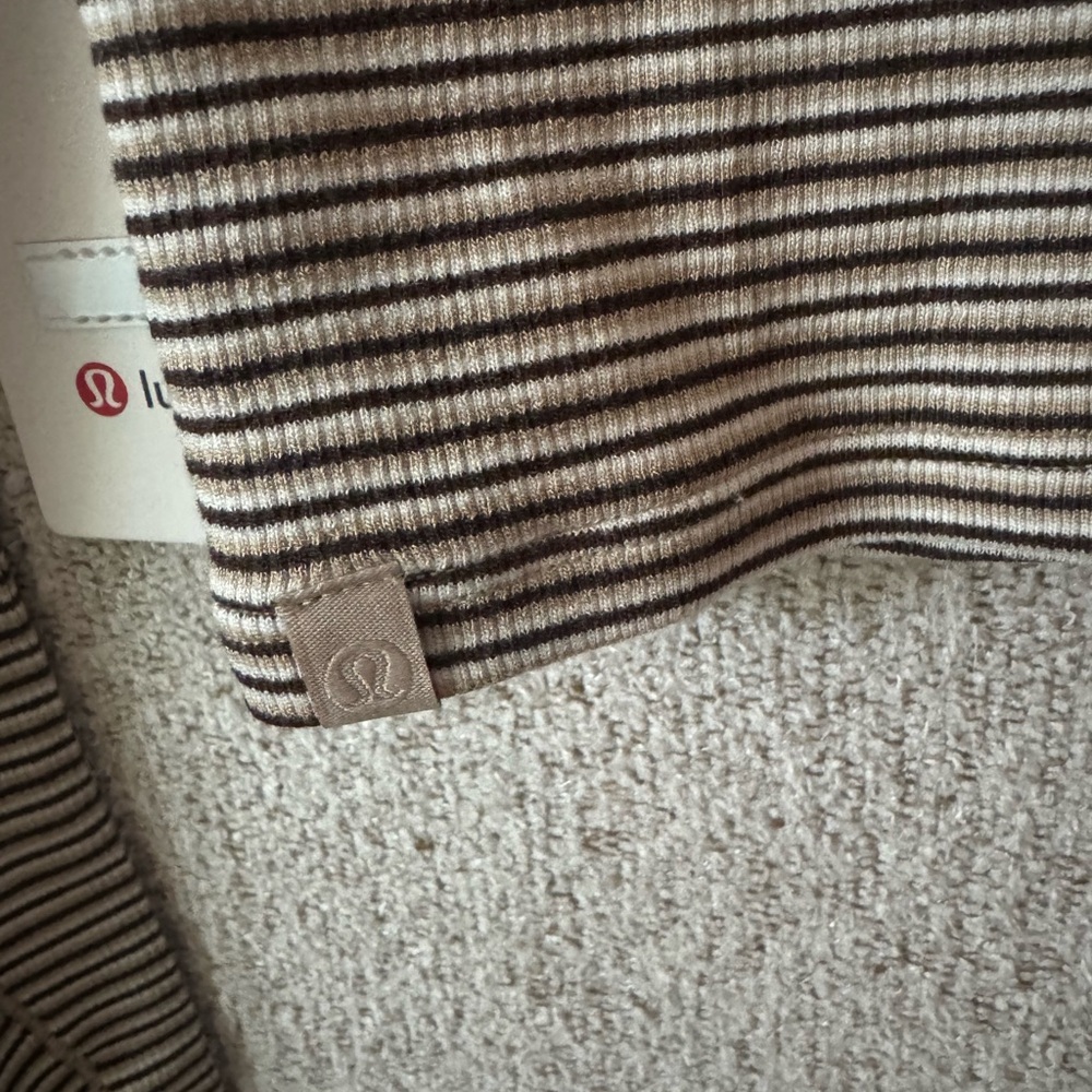 LULULEMON Hold Tight Straight-Hem Cropped Long Sleeve, Size 8/Medium. NWT. - Picture 3 of 8